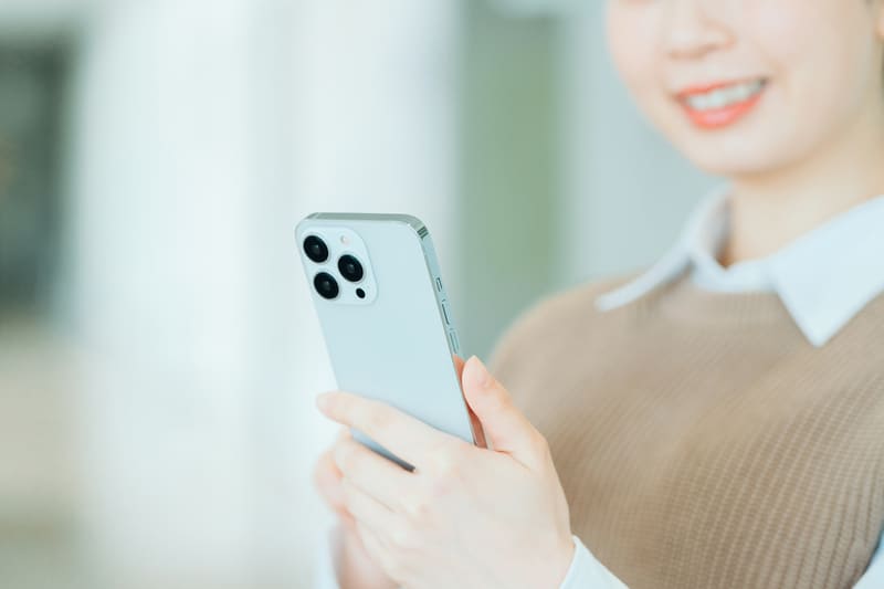 TikTok「あなたにシェアしました」とは?知らない人からの通知の意味と対処法を解説