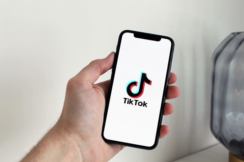 TikTokのコメント履歴の見方と削除方法|バレる仕組みや見られない原因も解説